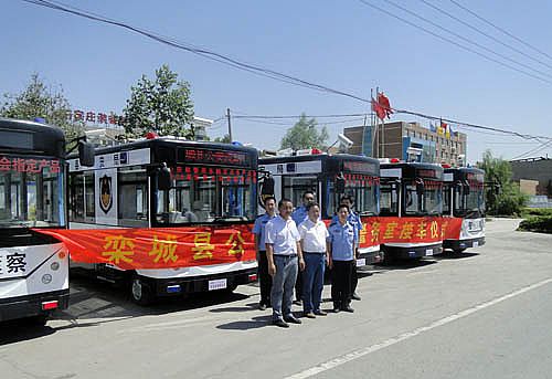 躍迪移動(dòng)警務(wù)室欒城縣公安局接車儀式