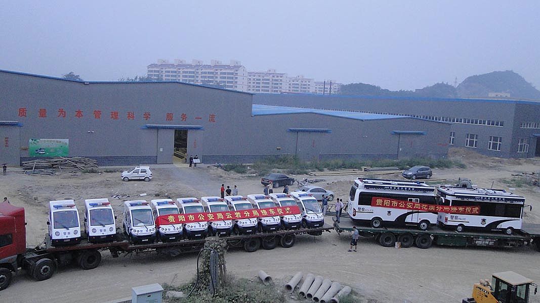 云巖電動(dòng)巡邏車(chē)，肅穆整潔