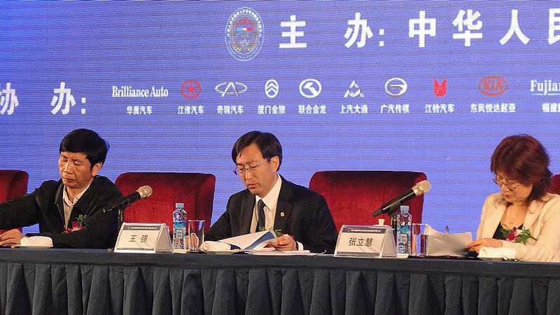 李煌，王強，張立慧