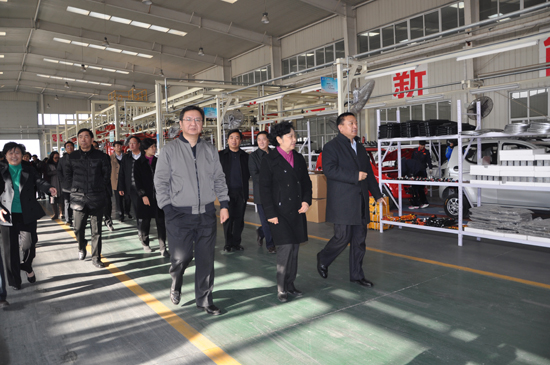 市政協(xié)主席王華清、副市長蔣文紅一行領導到河北新宇宙視察指導