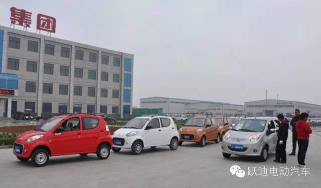 躍迪電動(dòng)汽車裝車完畢發(fā)往荊州，買躍迪電動(dòng)汽車可投保，解決您的后顧之憂！