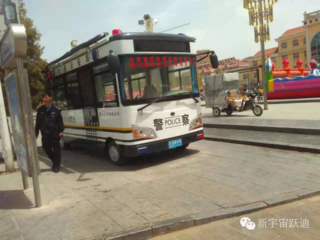 躍迪移動警務室執(zhí)勤崇禮縣,維護地方社會穩(wěn)定