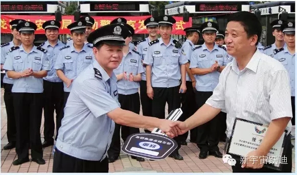 給躍迪投票—2015年度“十大最受關(guān)注特種裝備企業(yè)”評選終端對決已開戰(zhàn)?。。? /></span></strong></p>
<p style=