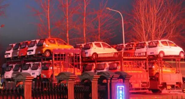 躍迪電動(dòng)汽車(chē)批量發(fā)車(chē)?yán)ッ鳌?jié)能環(huán)保▶◀綠色出行