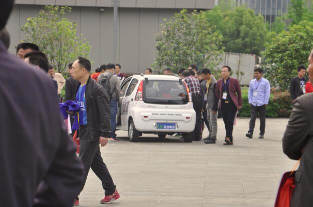 躍迪汽車(chē)強(qiáng)勢(shì)登錄南京新能源汽車(chē)展，引領(lǐng)行業(yè)發(fā)展新軌道