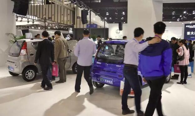 躍迪汽車(chē)強(qiáng)勢(shì)登錄南京新能源汽車(chē)展，引領(lǐng)行業(yè)發(fā)展新軌道