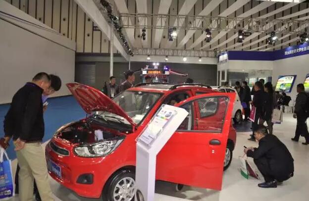 躍迪汽車(chē)強(qiáng)勢(shì)登錄南京新能源汽車(chē)展，引領(lǐng)行業(yè)發(fā)展新軌道