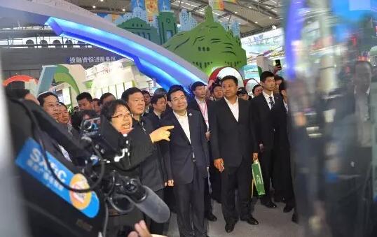 躍迪新能源電動(dòng)客車(chē)閃亮亮相2016絲博會(huì)暨第二十屆西洽會(huì)