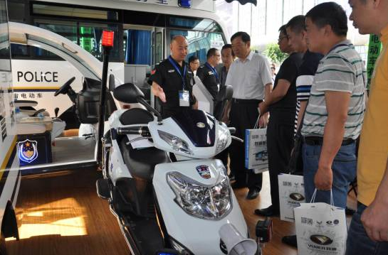 電動警用摩托車