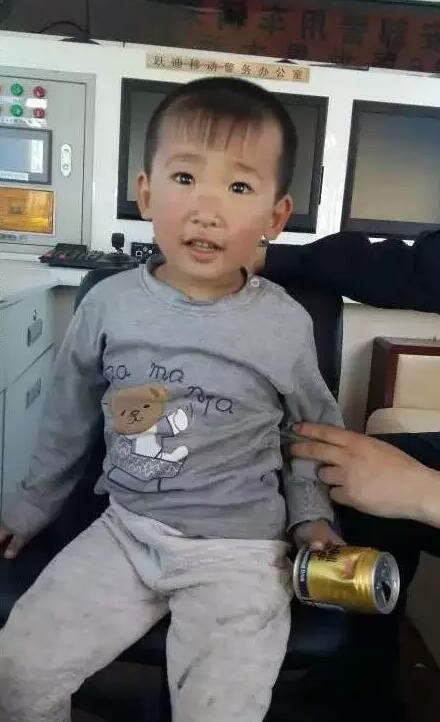 貪玩幼童上高速—躍迪移動警務室助力，熱心民警忙尋親