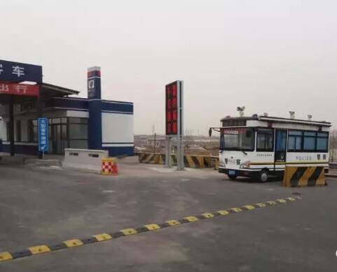 貪玩幼童上高速—躍迪移動警務室助力，熱心民警忙尋親