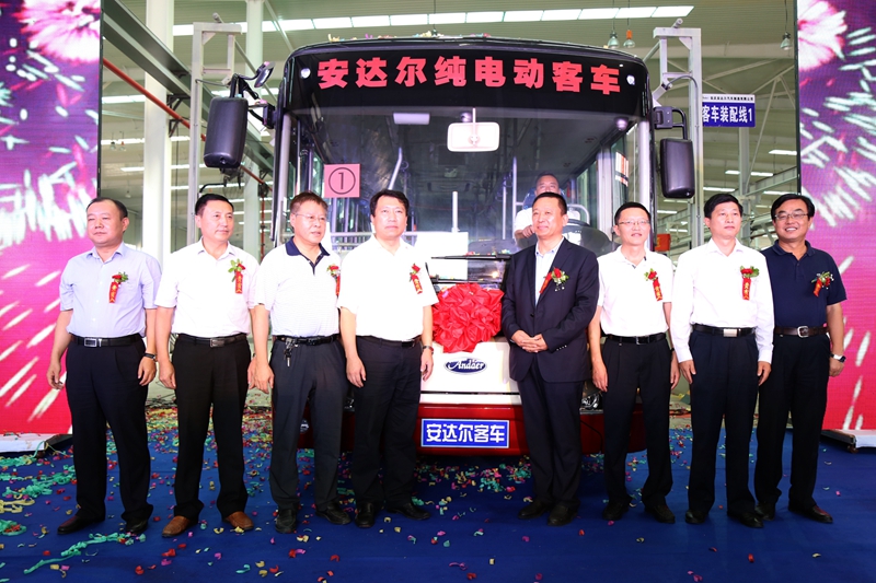 安達(dá)爾客車下線儀式