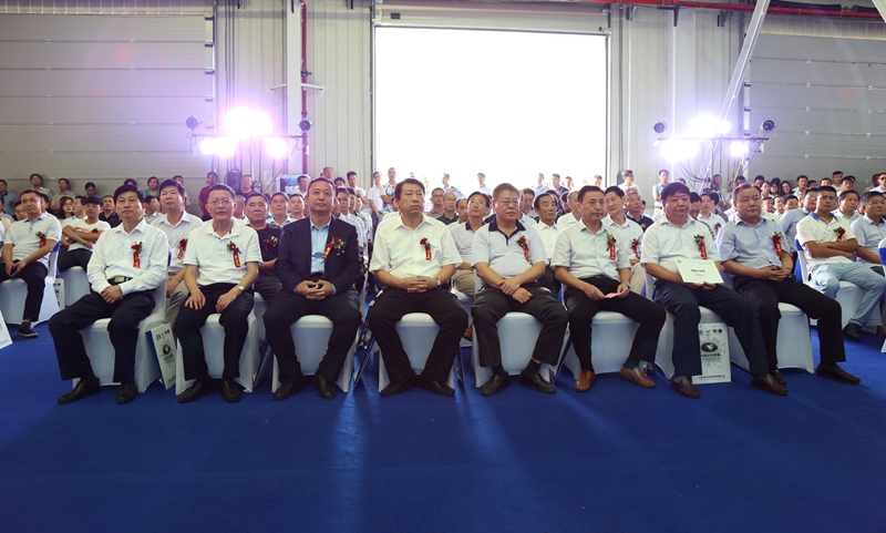 安達(dá)爾新能源汽車下線儀式現(xiàn)場