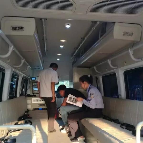 通訊指揮車發(fā)車石家莊機(jī)場公安分局