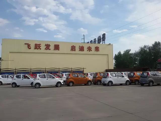 電動(dòng)汽車準(zhǔn)備裝車