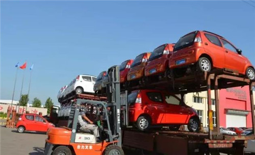 電動(dòng)轎車(chē)