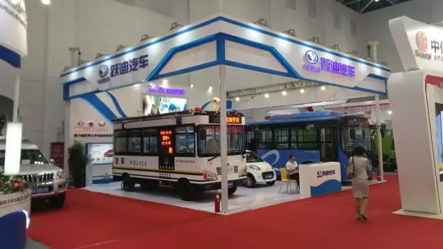 河北省長(zhǎng)張慶偉、省政協(xié)主席付志方、省人大副主任楊崇勇蒞臨躍迪新能源汽車展位考察指導(dǎo)