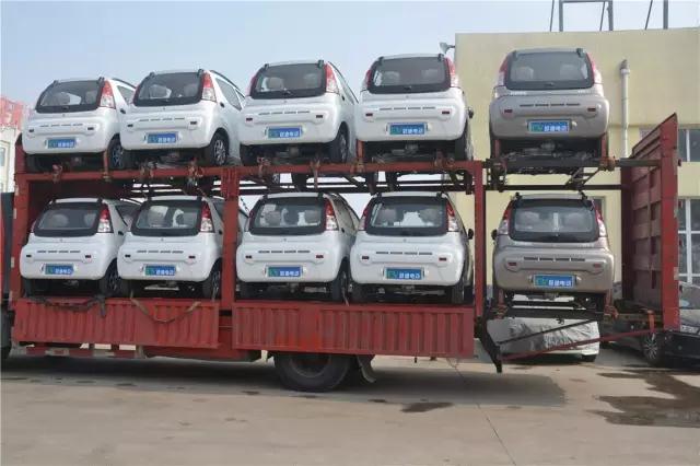 電動(dòng)轎車圖片