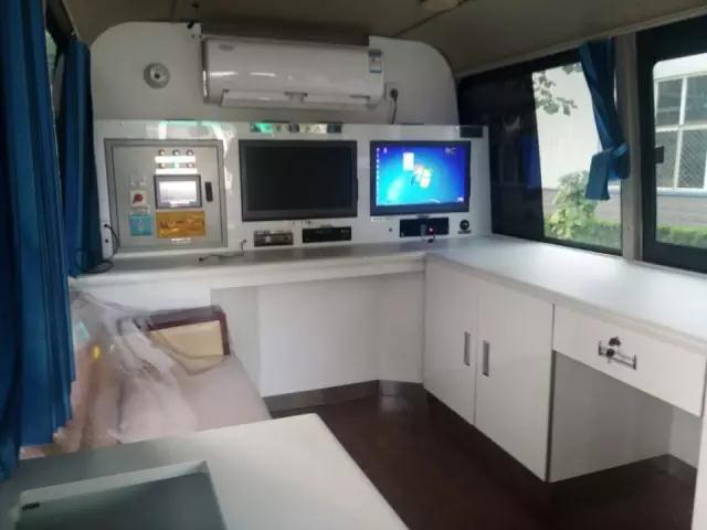 30臺躍迪燃油移動警務(wù)室批量發(fā)往河北石家莊交管局——霧霾鎖城，躍迪24小時全天候執(zhí)勤