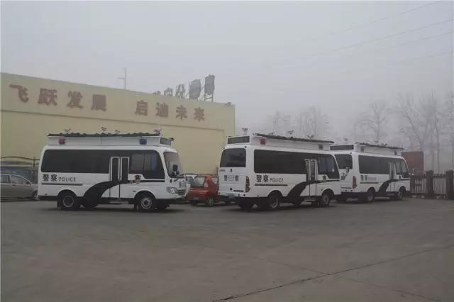 30臺躍迪燃油移動警務(wù)室批量發(fā)往河北石家莊交管局——霧霾鎖城，躍迪24小時全天候執(zhí)勤