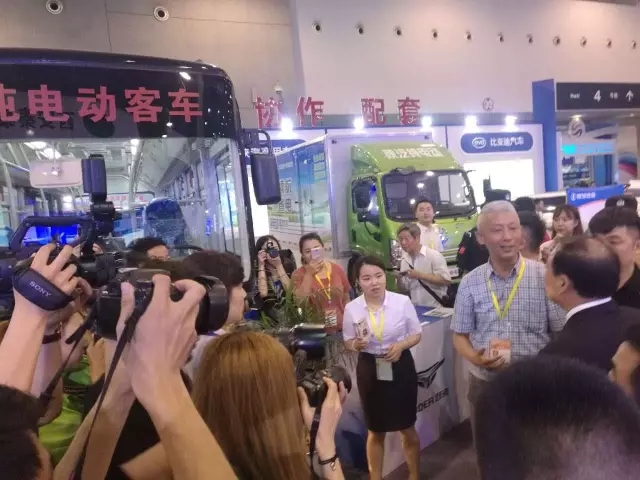 躍迪汽車(chē)帶您走進(jìn)2017絲博會(huì)暨21屆西洽會(huì)，感受展會(huì)盛況