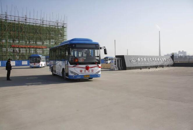 安達(dá)爾純電動(dòng)公交車運(yùn)營(yíng)交付儀式成功舉行