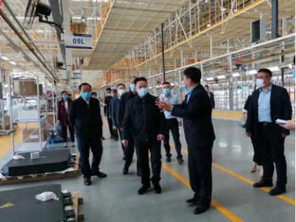 四川省人大常委會黨組副書記、副主任黃新初蒞臨躍迪國躍新能源汽車產業(yè)園調研