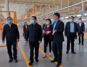 四川省人大常委會黨組副書記、副主任黃新初蒞臨躍迪國躍新能源汽車產業(yè)園調研