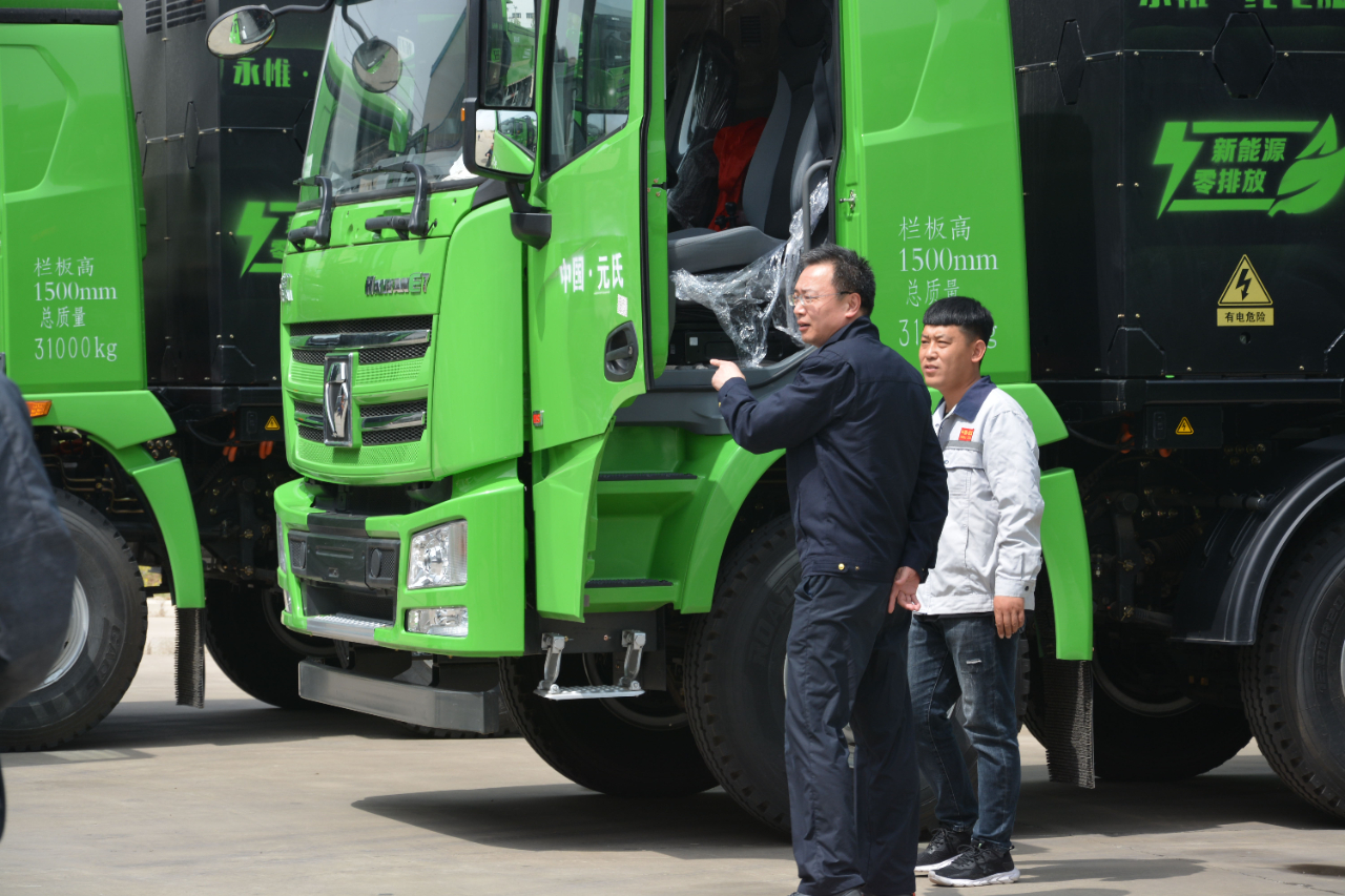 政府搭臺企業(yè)唱戲石家莊市渣土辦率21家企業(yè)蒞臨躍迪集團(tuán)參觀考察