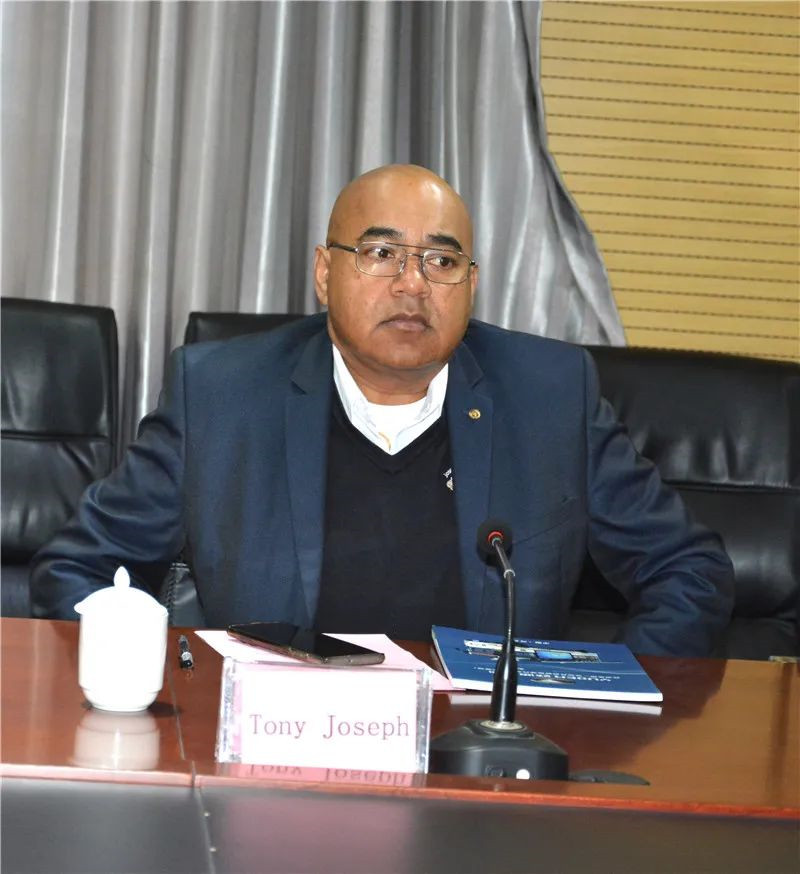 美國(guó)客商一行到躍迪集團(tuán)參觀(guān)考察