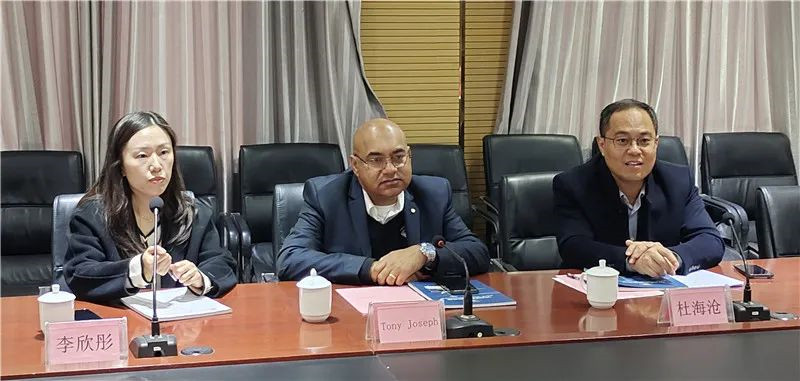 美國(guó)客商一行到躍迪集團(tuán)參觀(guān)考察