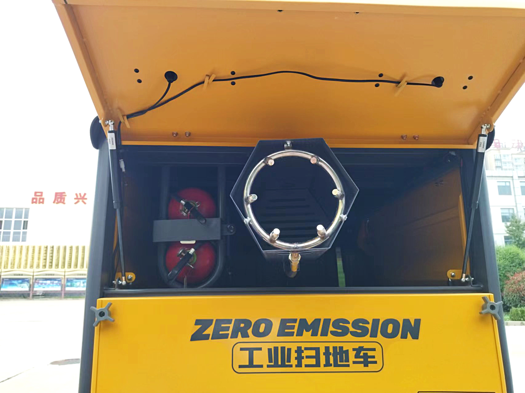 強(qiáng)力吸塵，高效清掃-躍迪小型清掃車