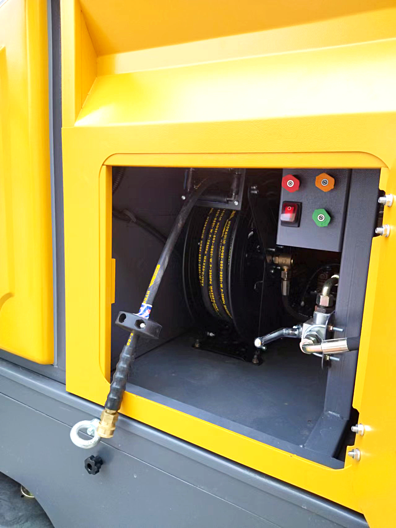 強(qiáng)力吸塵，高效清掃-躍迪小型清掃車