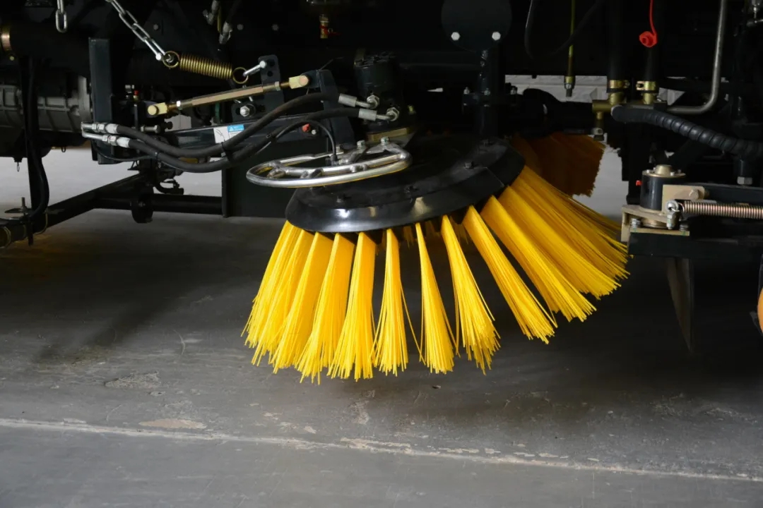 高效清掃，首選躍迪新能源清掃車